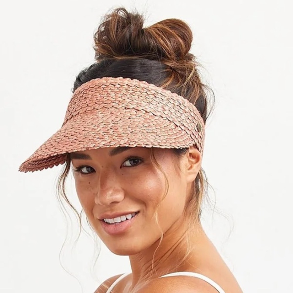 Hemlock Capri Visor in Rose